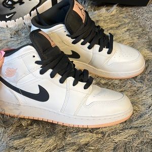 Nike air jordan mids